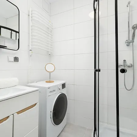 Functional & Modern Pet Friendly By Renters