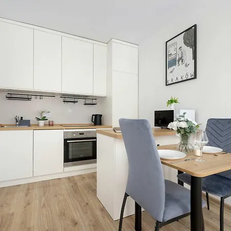 Functional & Modern Pet Friendly By Renters *